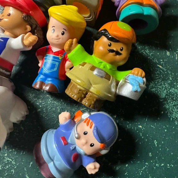 Lot of fisher price little people replacement figures - Picture 2 of 9